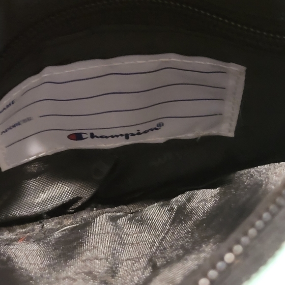 CHAMPION Multi Purpose Belt Bag, Adjustable Logo Strap, Snap Buckle, Zip Closure - Picture 7 of 9